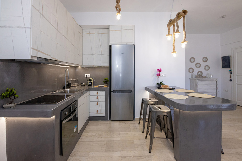 Β-021_final-isog-kouzina Κουζίνα σαλόνι του Zen beach house Tinos 2 - Kitchen living room in Zen beach house Tinos 2